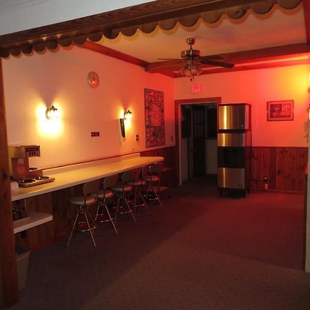 Travelers Inn Motel Eagle River Buitenkant foto