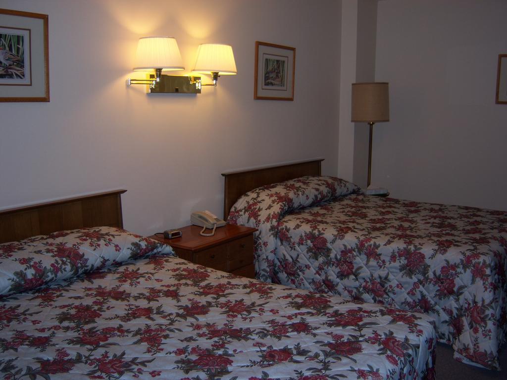 Travelers Inn Motel Eagle River Kamer foto