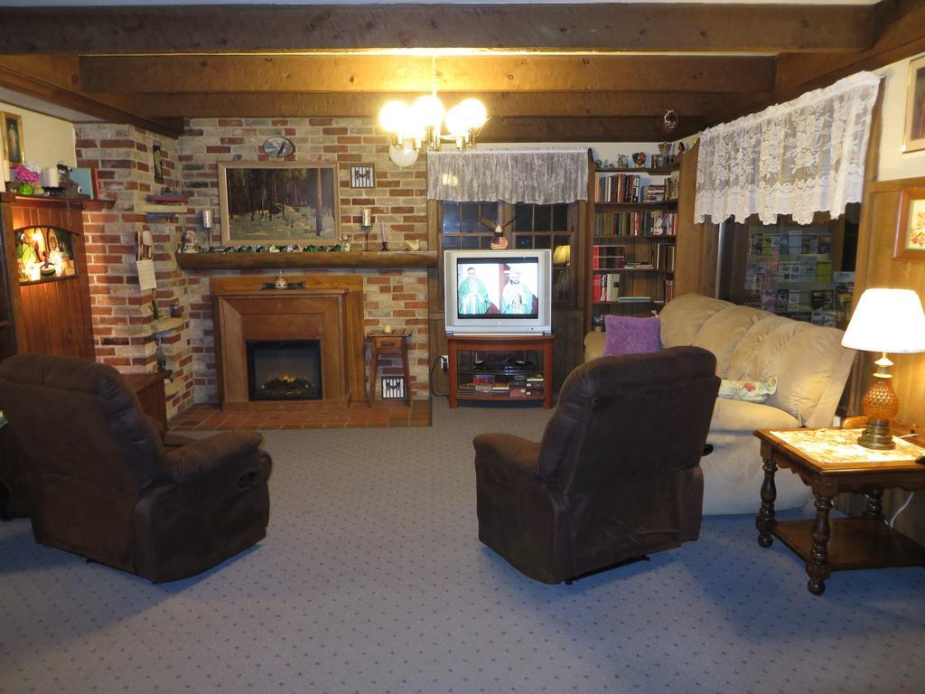Travelers Inn Motel Eagle River Buitenkant foto